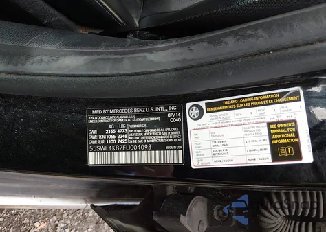 2015 Mercedes-Benz C 300 4Matic z USA, uszkodzony, nr VIN 55SWF4KB7FU004098